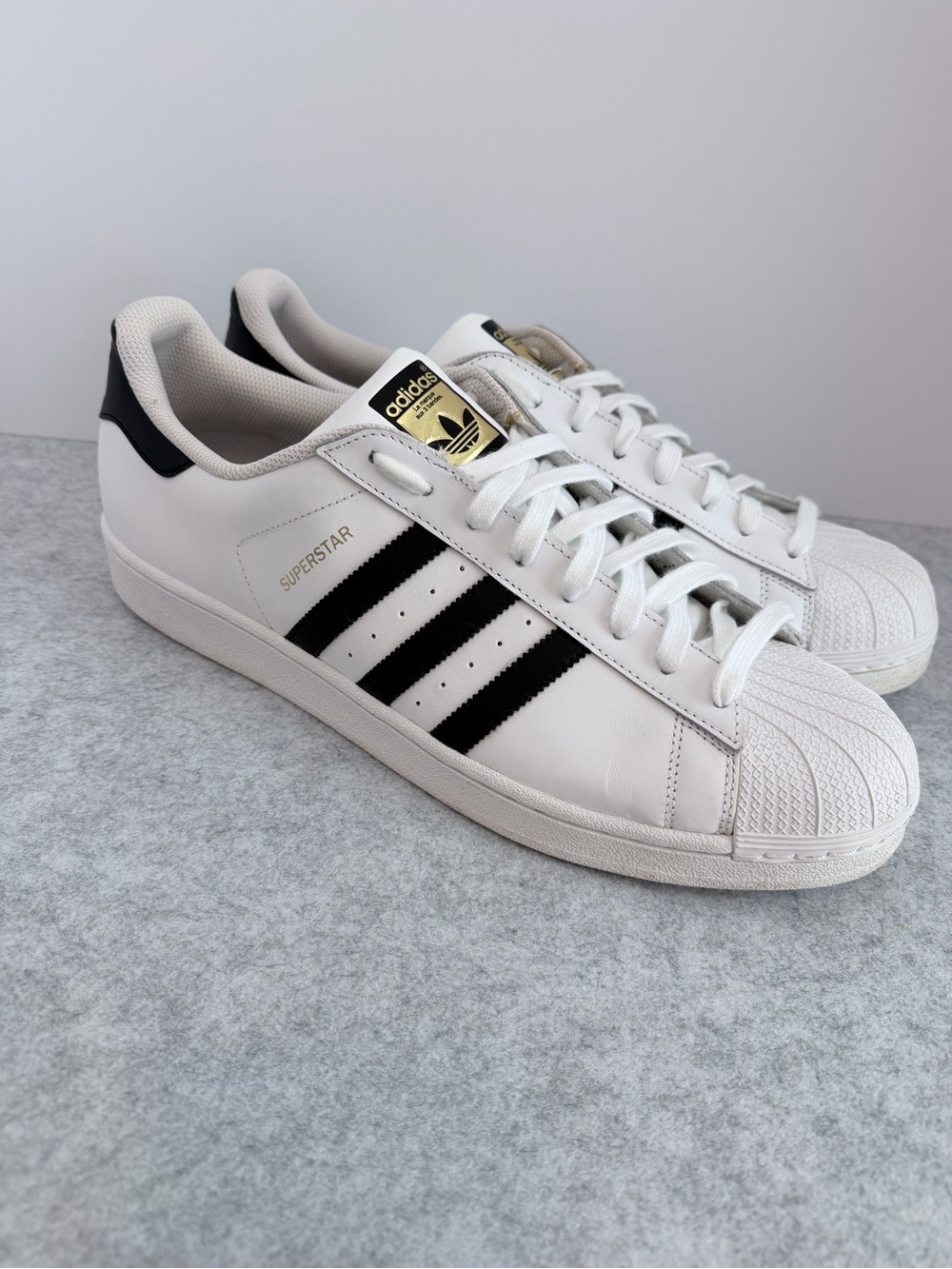 Adidas Superstar Men’s Sneaker White with Black Stripes Size 16 Pre-owned.